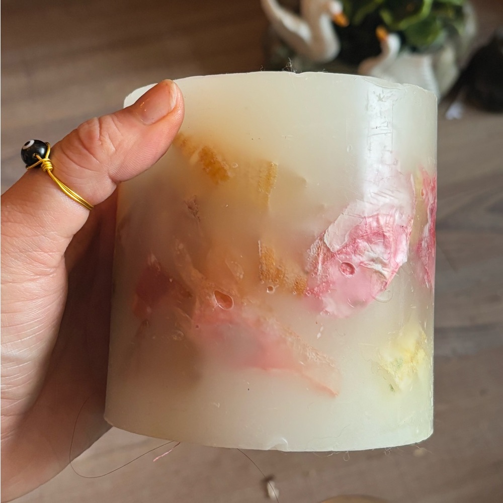 Handcrafted Real Dried Flower Petal Candle • Large Artisan Botanical Décor 🕯️ - Picture 4 of 7